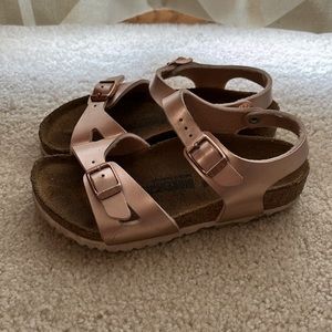 Birkenstock’s metallic pink sandals EU size 28 youth